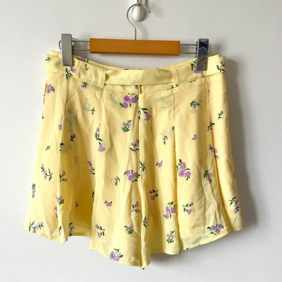 Aritzia Sunday Best Westley Pleated Short  Pastel Yellow/Orchid Size 8 - Picture 7 of 11